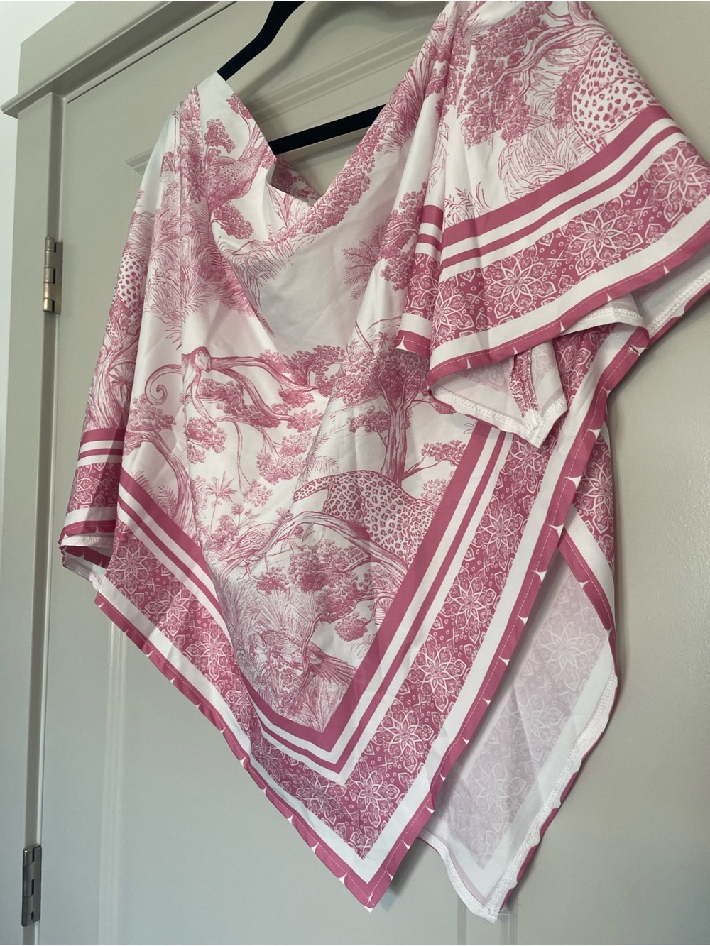 SHEIN Pink Toile Border Print V-Neck Poncho Tunic
